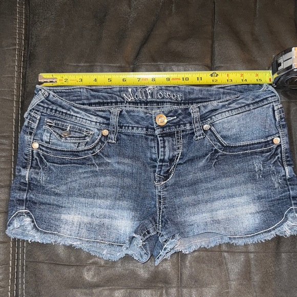 Denim Shorts with American Flag Pockets - Picture 3 of 4